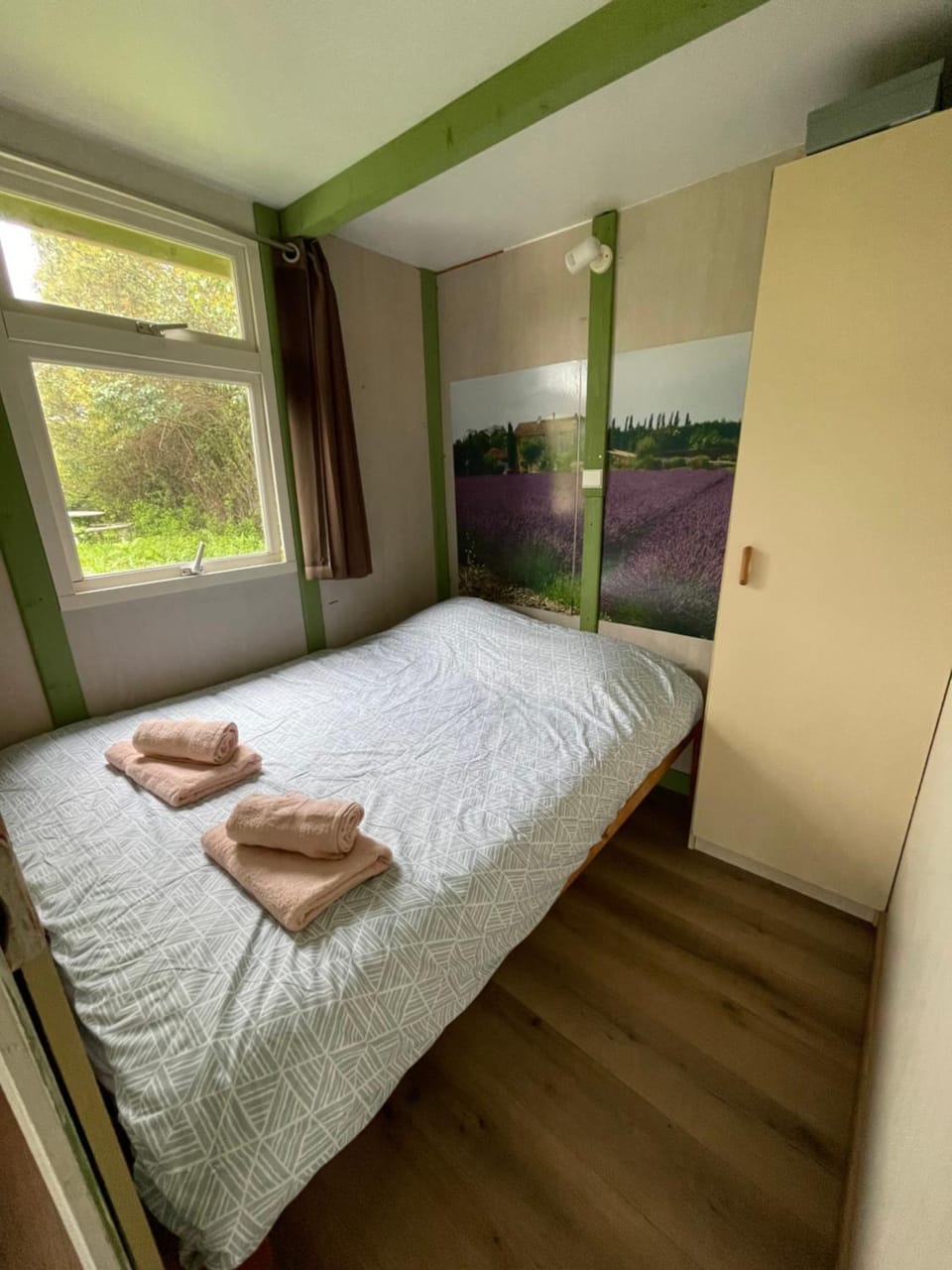 Cottage with Natural Pool House in L'Isle-sur-la-Sorgue