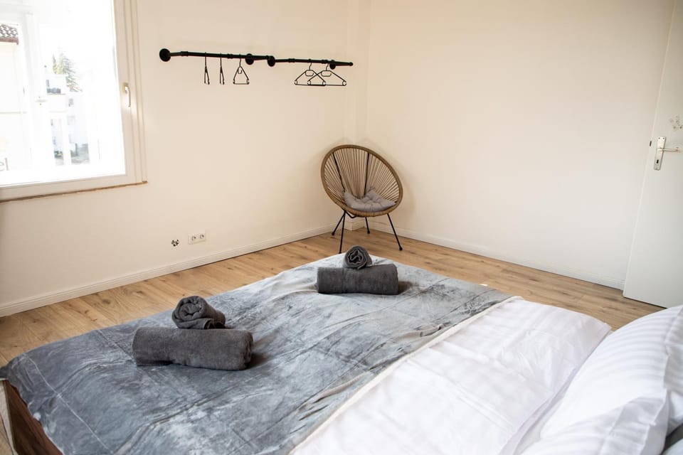 Seating area, Bedroom