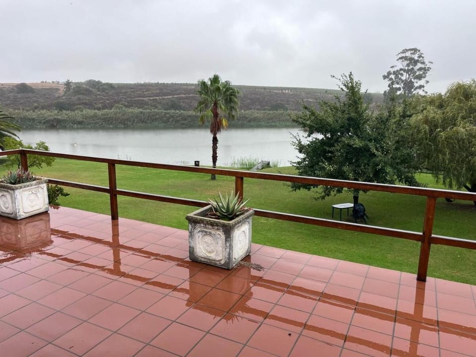 Family Getaway on Wine Estate House in Western Cape