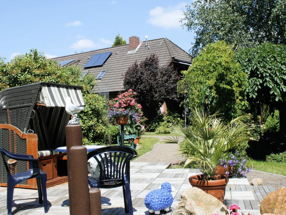 Property building, Garden, Balcony/Terrace