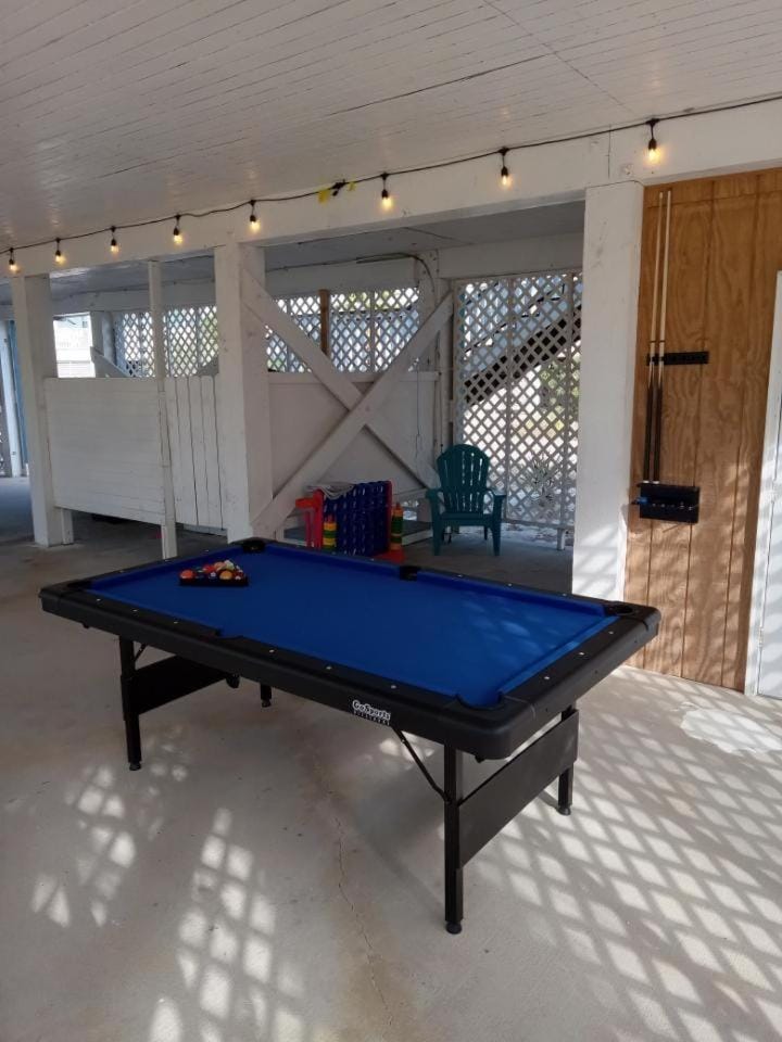 Billiard, Game Room