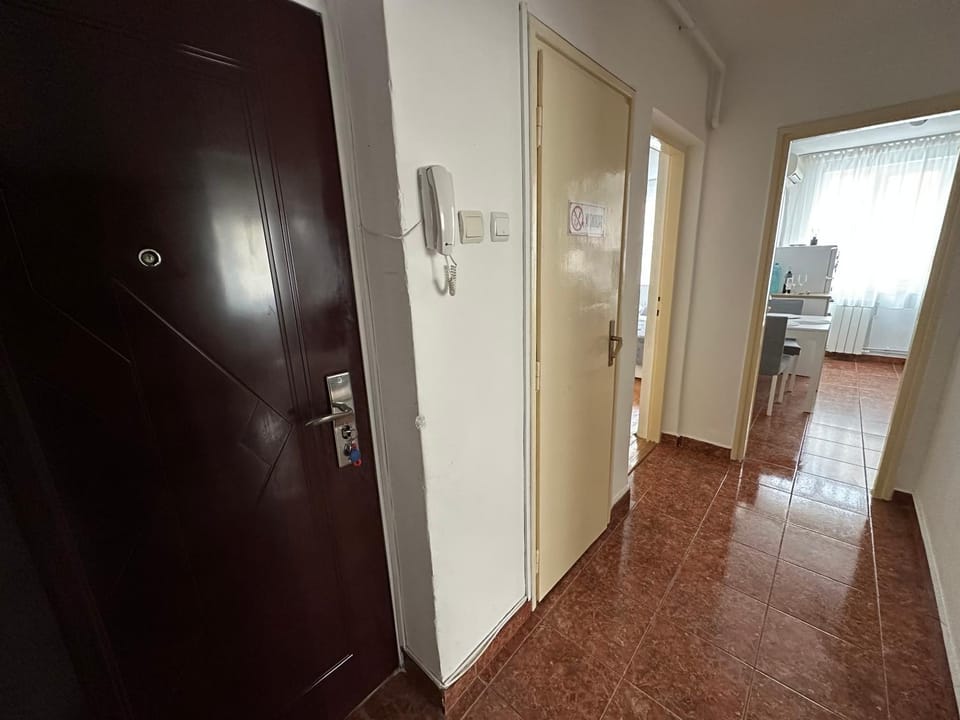 Facade/entrance, wardrobe