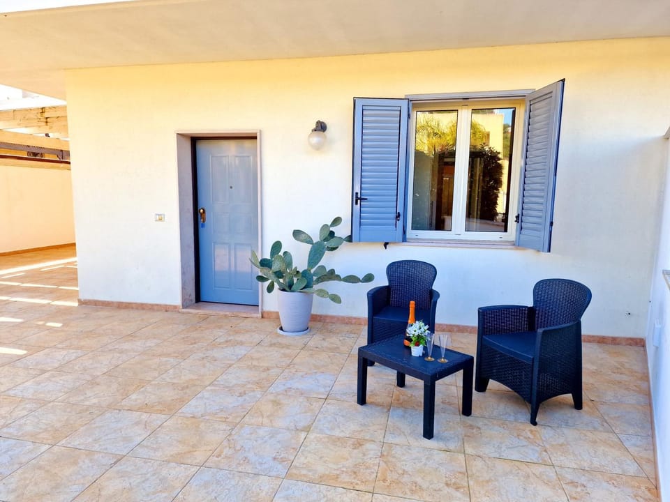 Property building, Facade/entrance, Garden, Garden