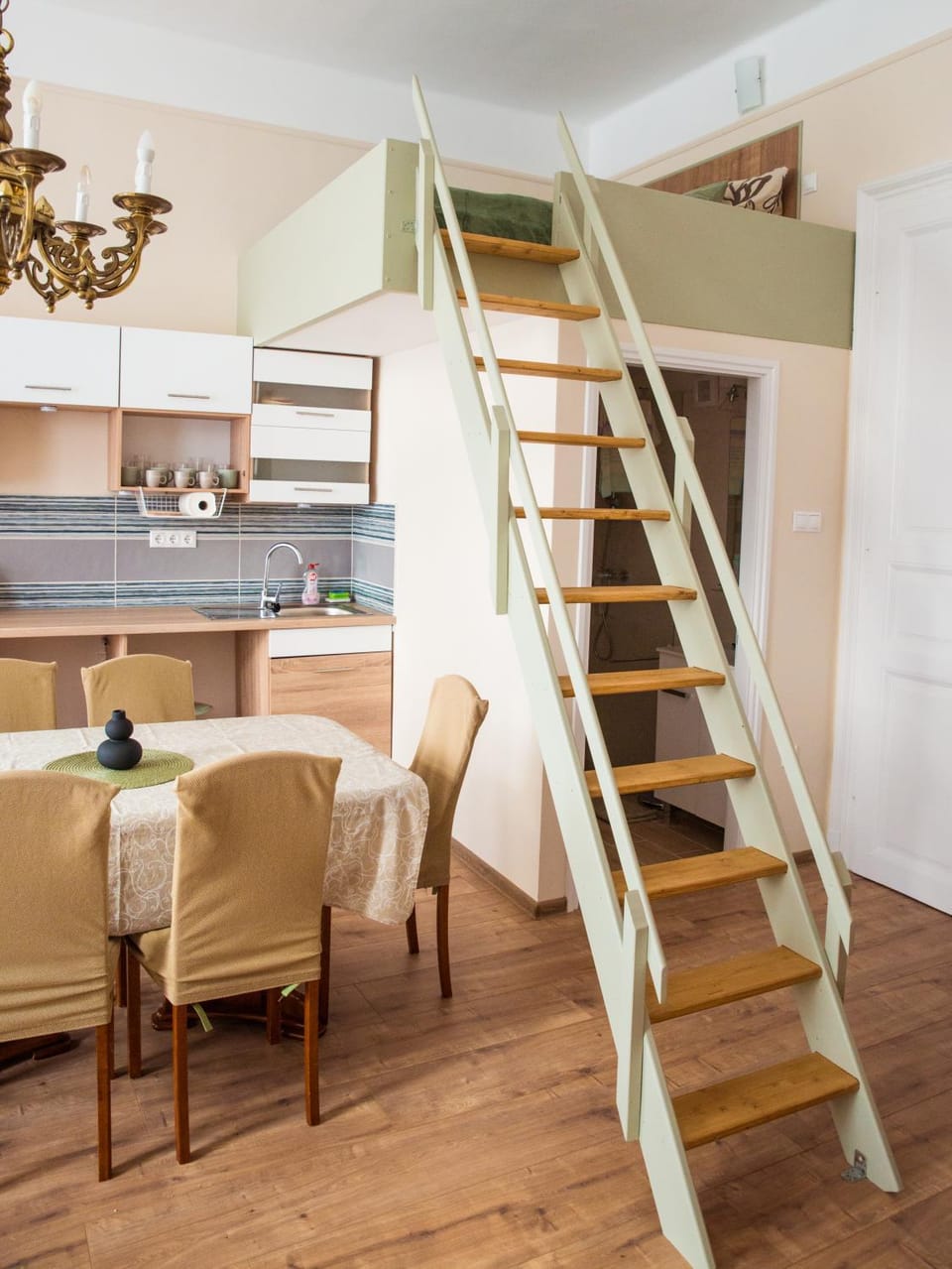 Bed, Kitchen or kitchenette, Dining area
