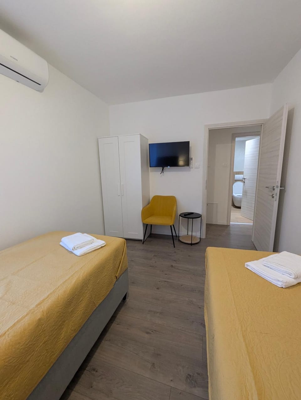 TV and multimedia, Bedroom, air conditioner