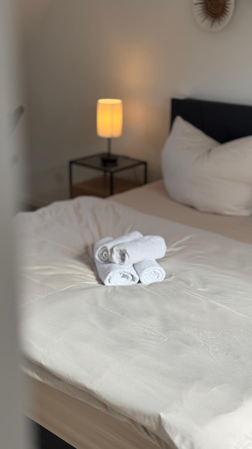 Bed, Photo of the whole room, Bedroom, towels