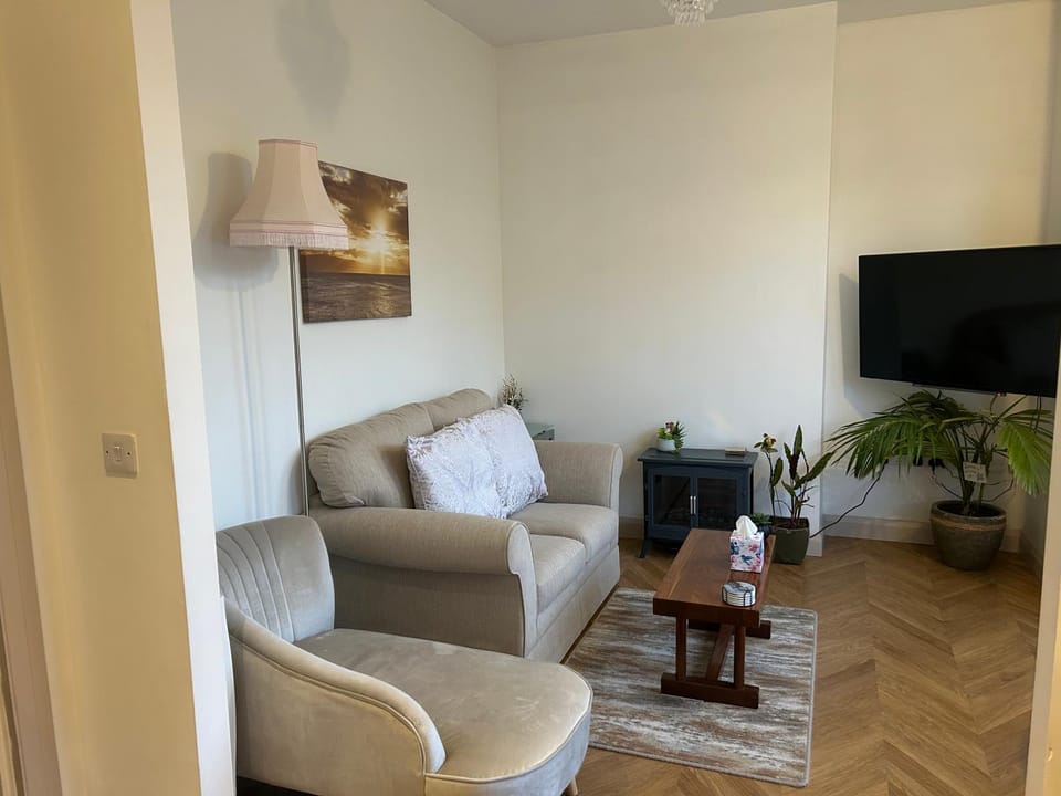 Communal lounge/ TV room, TV and multimedia, Seating area