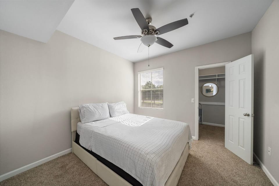 Houston Lakeside Living Apartment in Houston