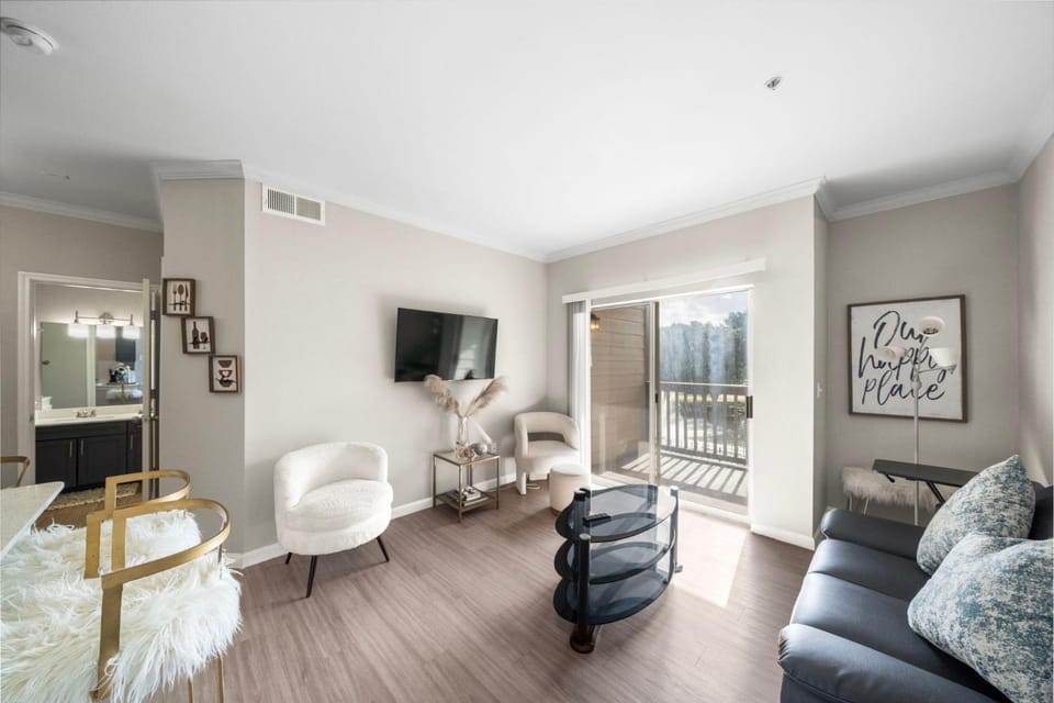 Houston Lakeside Living Apartment in Houston