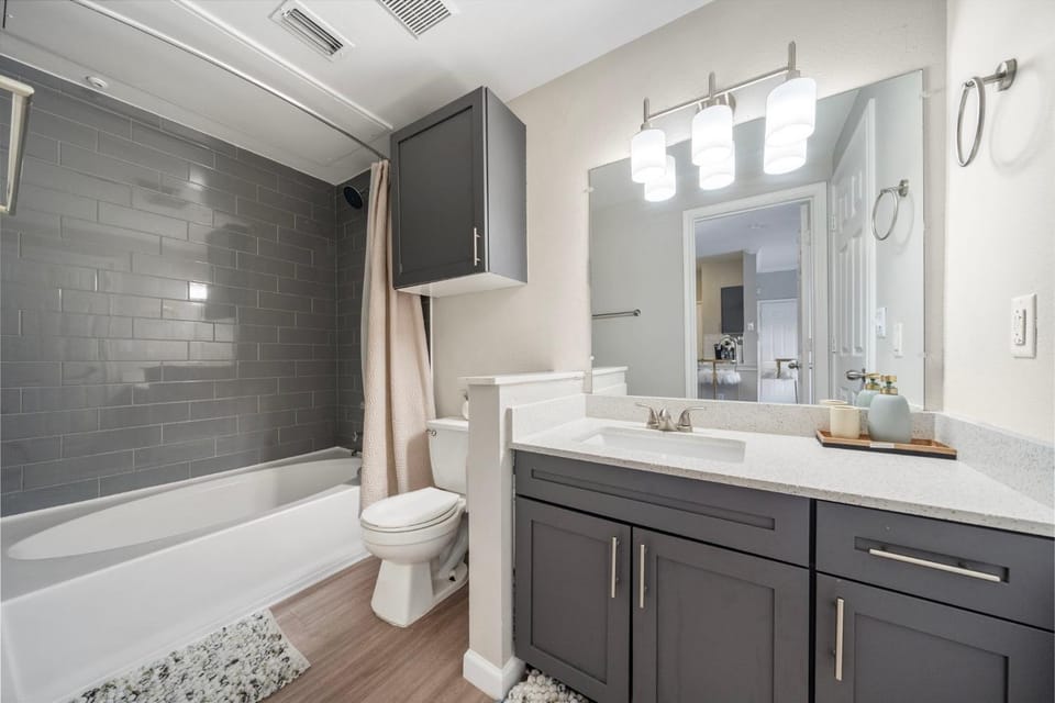 Houston Lakeside Living Apartment in Houston