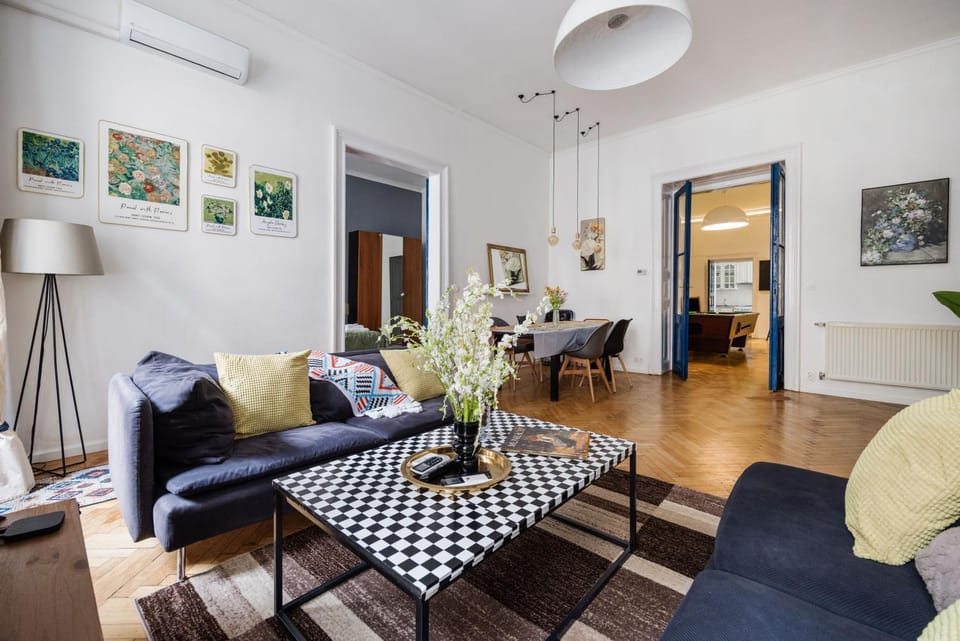 Living room, Seating area, Dining area, air conditioner