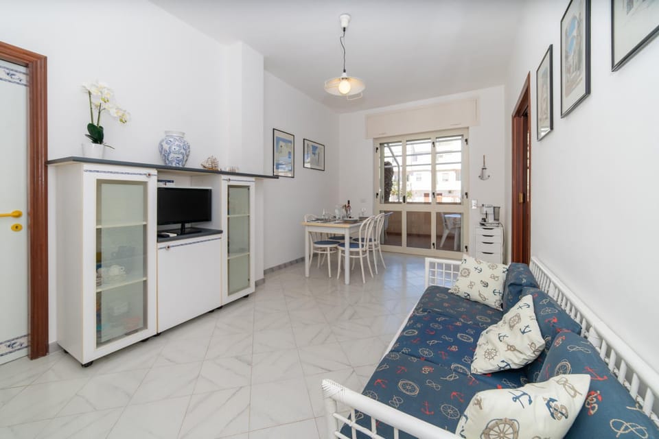 TV and multimedia, Kitchen or kitchenette, Living room, Seating area, Dining area, oven, pet friendly, stove