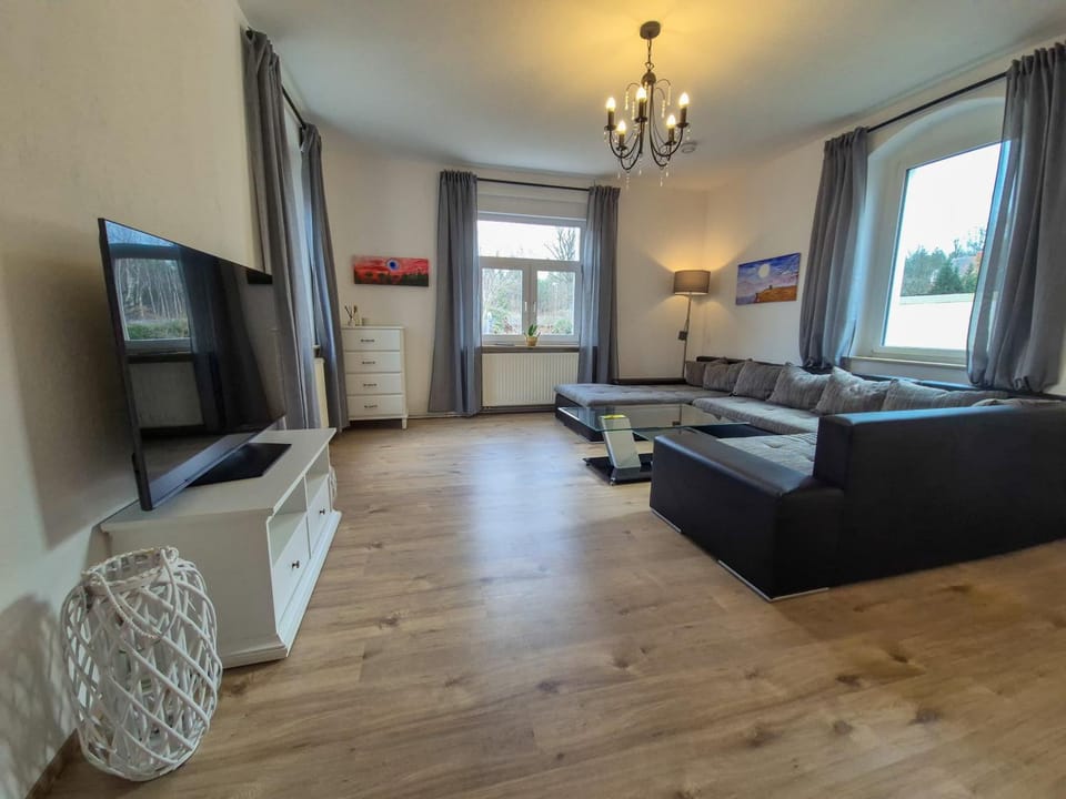 TV and multimedia, Living room, Photo of the whole room, Seating area
