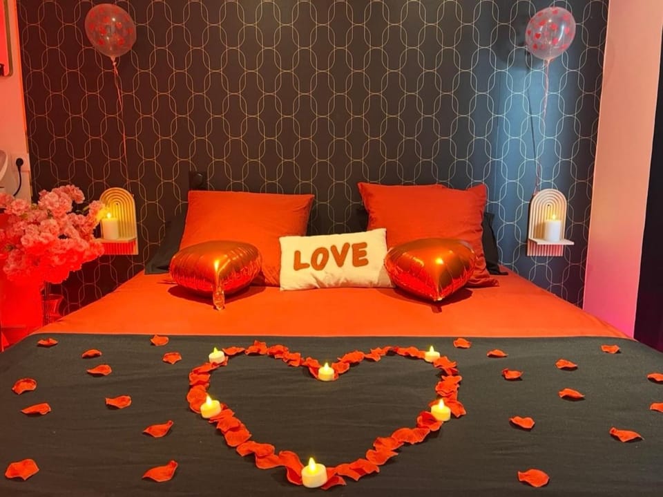 Love Room - Balnéo 4 places - King Size - Jardin privatif - Tarif dégressif plus de 1 nuit Apartment in French Riviera