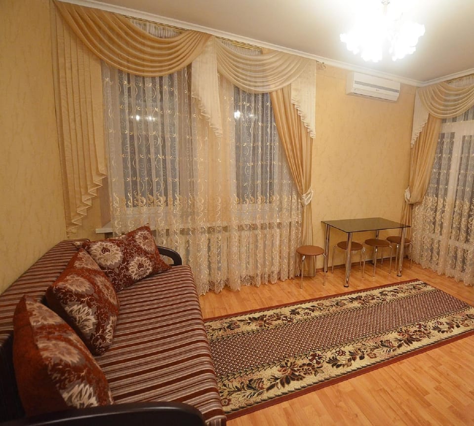 Photo of the whole room, Seating area, Dining area
