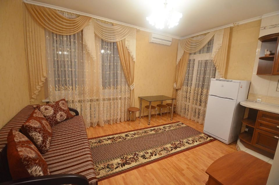 Kitchen or kitchenette, Living room, Photo of the whole room, Seating area, Dining area