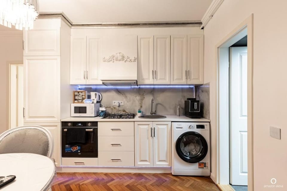 Coffee/tea facilities, Kitchen or kitchenette, oven, washing machine