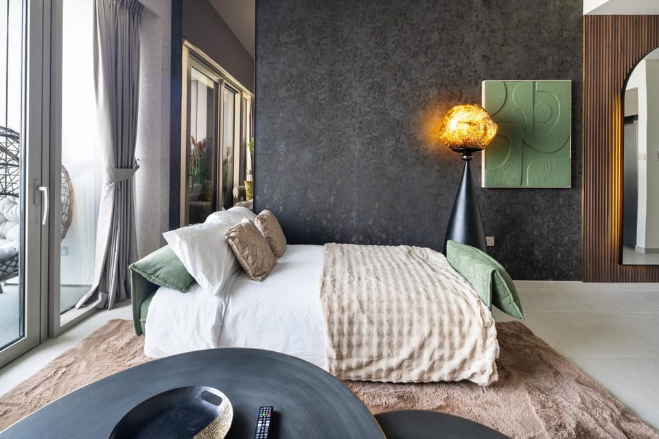 Bed, Living room