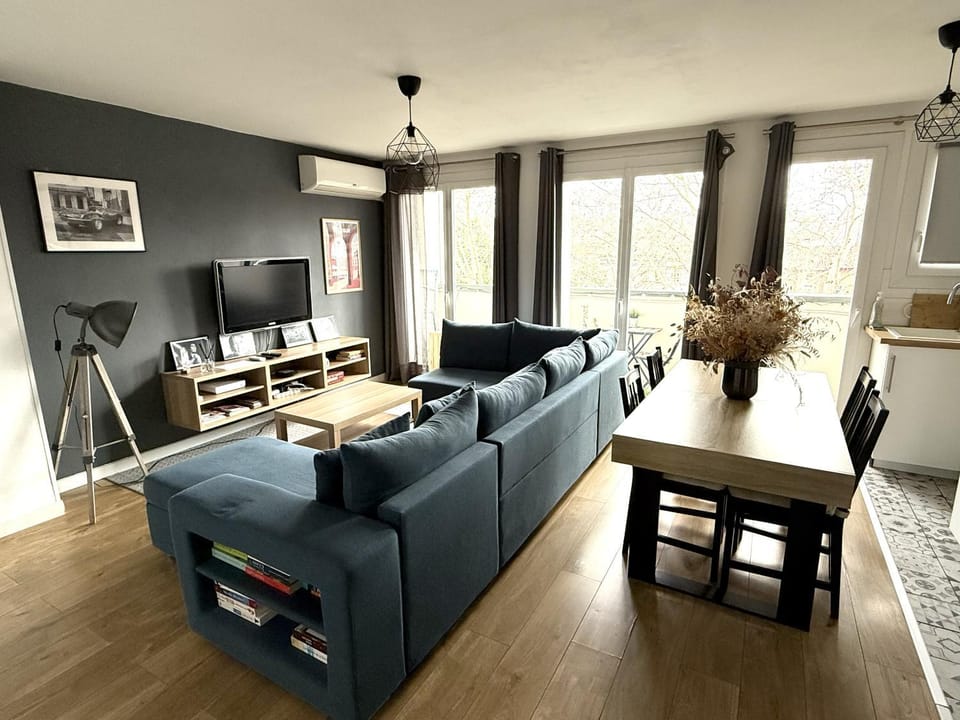 Communal lounge/ TV room, Living room, Dining area