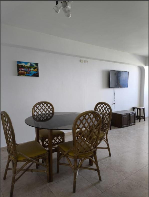 Confortable Apartamento de Playa en Los Corales - La Guaira Apartment in Venezuela