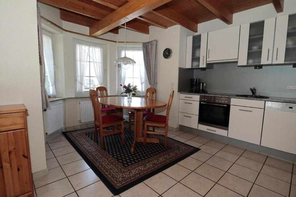 Kitchen or kitchenette, Dining area, dishwasher, oven, stove