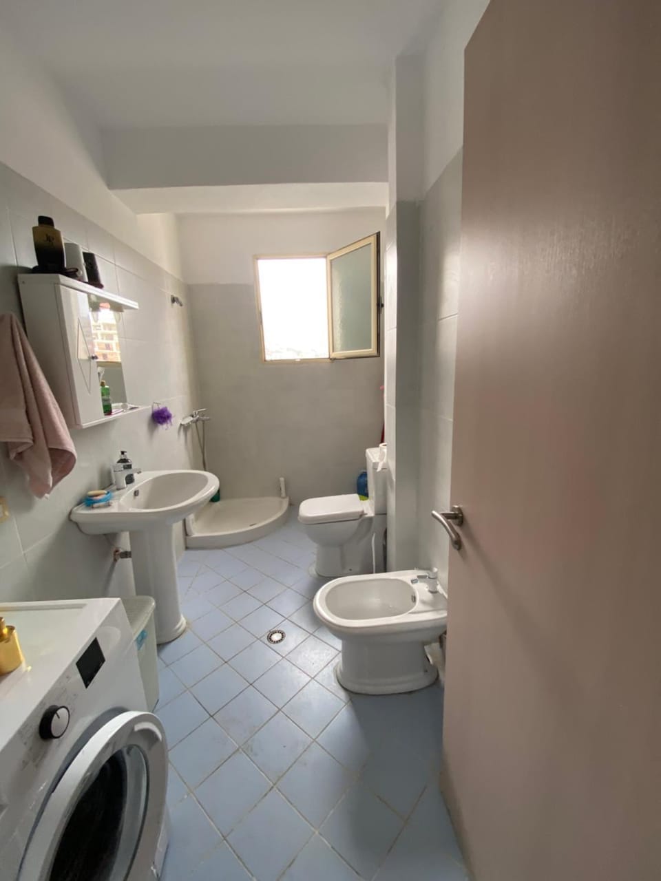 Toilet, Bathroom, bidet, towels, washing machine