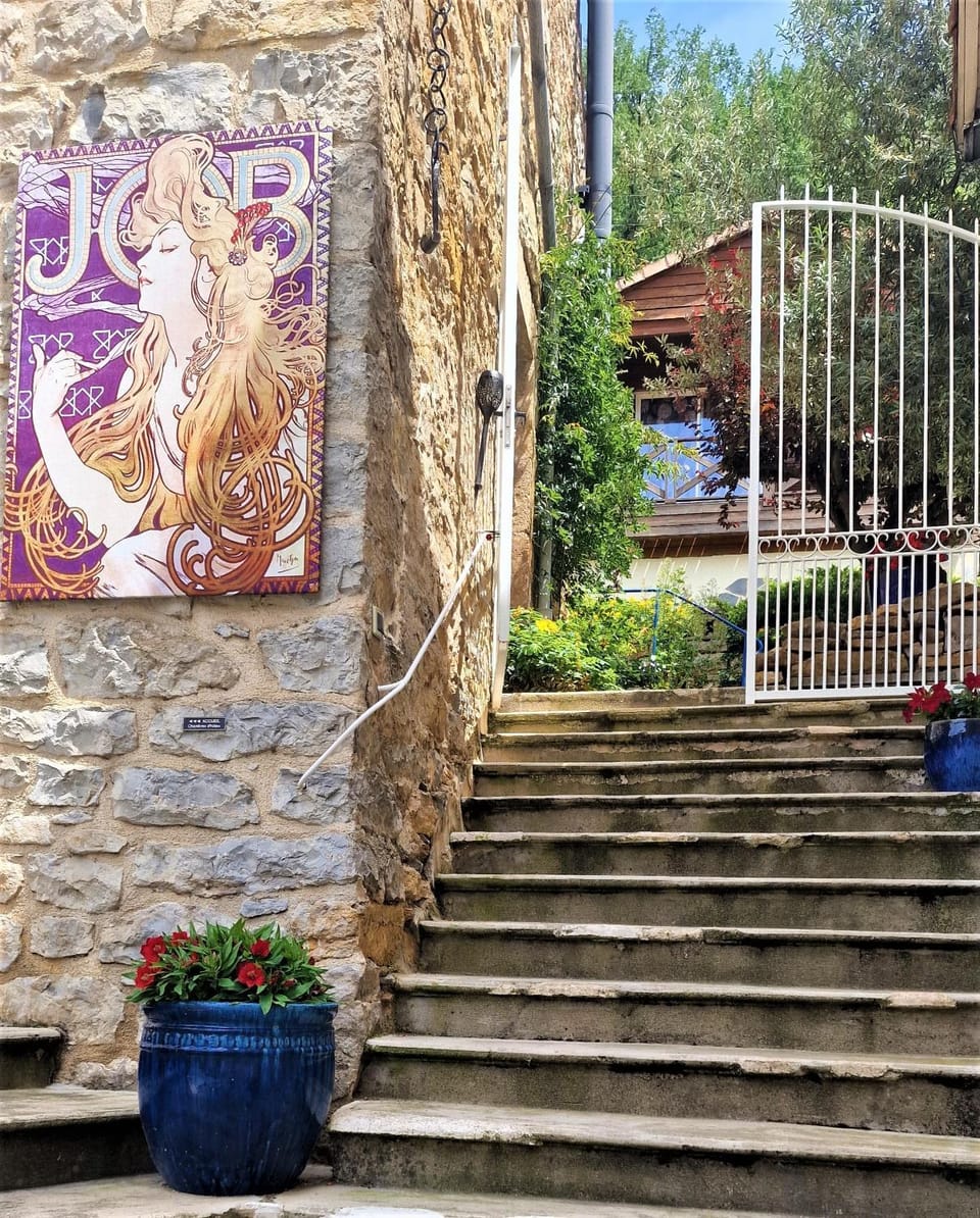 Property building, Decorative detail