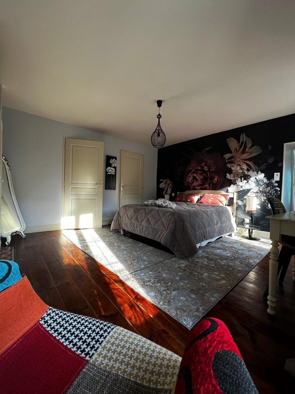 Bed, Photo of the whole room, Decorative detail, Bedroom