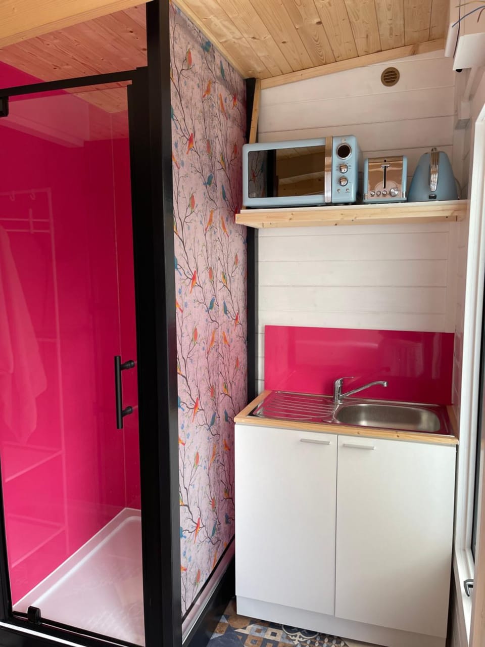 Shower, Kitchen or kitchenette