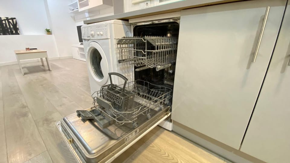 Kitchen or kitchenette, dishwasher, minibar, oven, pet friendly, stove