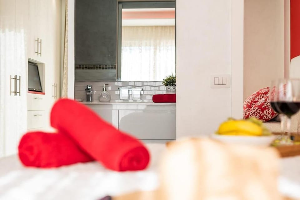 Bed, towels