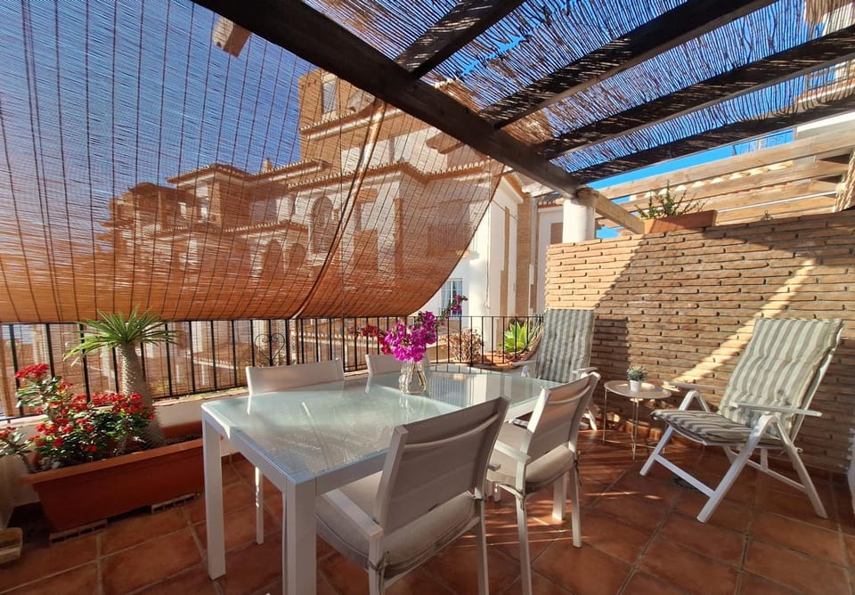 View (from property/room), Balcony/Terrace, Dining area, sunbed