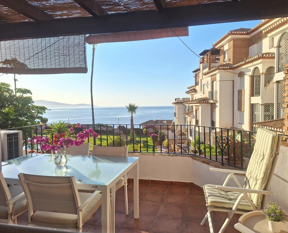 Natural landscape, View (from property/room), Balcony/Terrace, Balcony/Terrace, Dining area, Pool view, Sea view