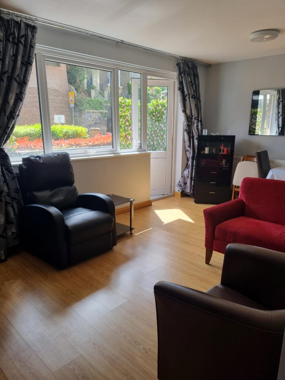 Beautiful Ground floor flat in the Heart of Rochester with balcony mobility friendly Apartment in Rochester