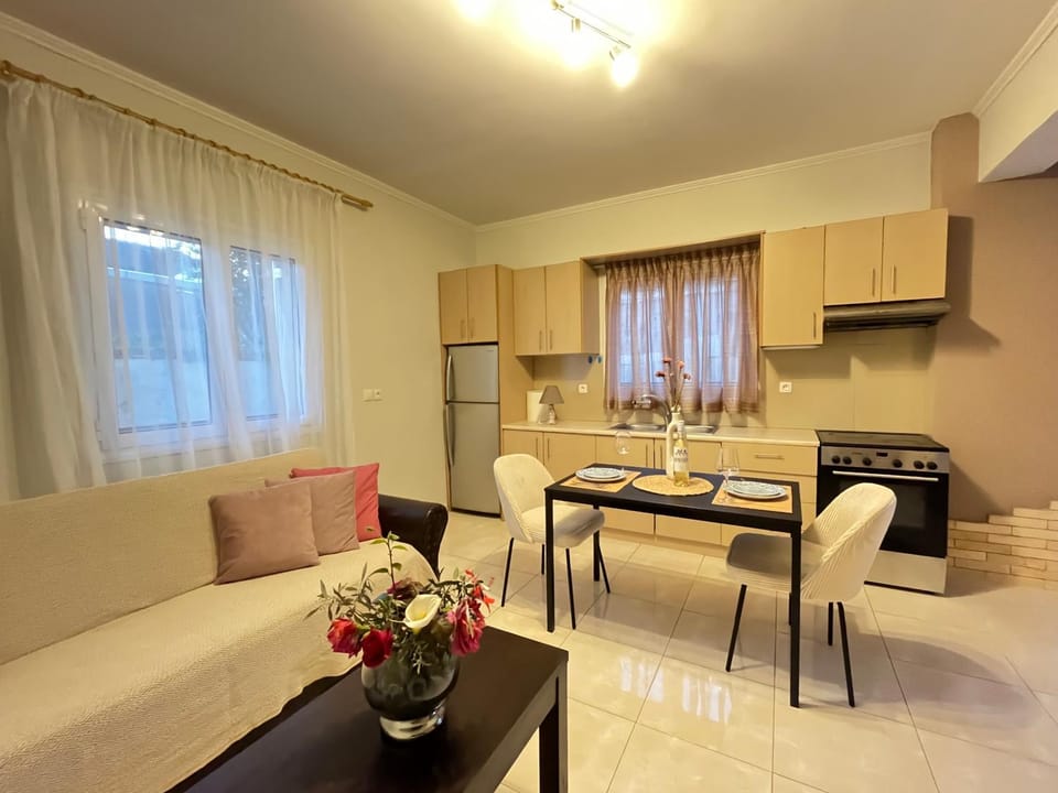 Kitchen or kitchenette, Living room, Seating area, Dining area