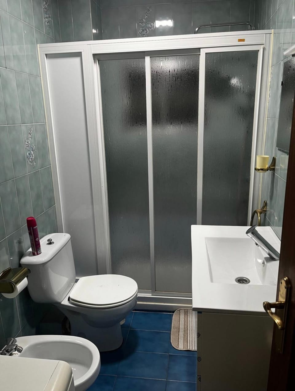 Piso para trabajo VILLAVERDE Apartment in Madrid