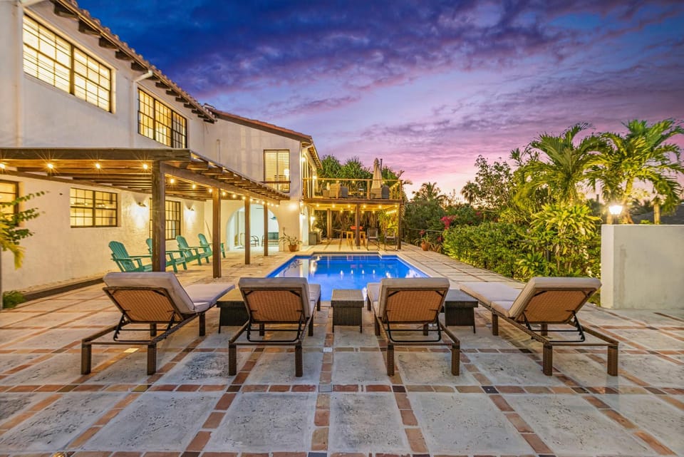 Azure Vista Villa - sea view - 7 min walk to beach Villa in Nassau