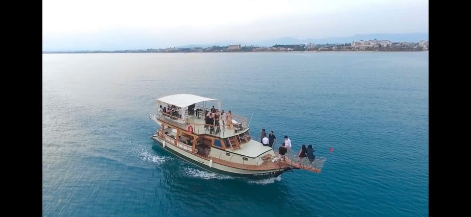 Apollon boat tour Docked boat in Side