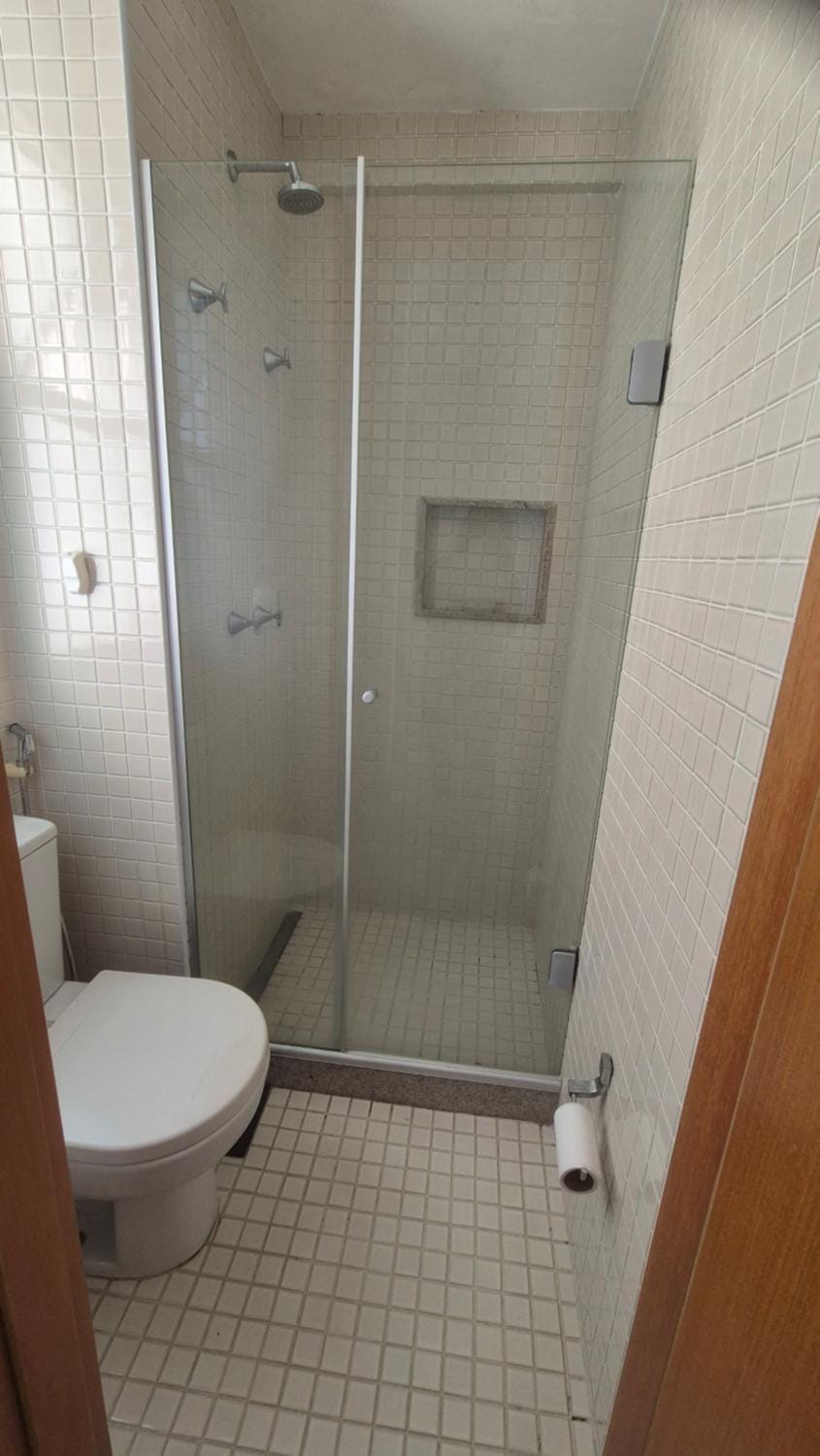 Shower, Toilet