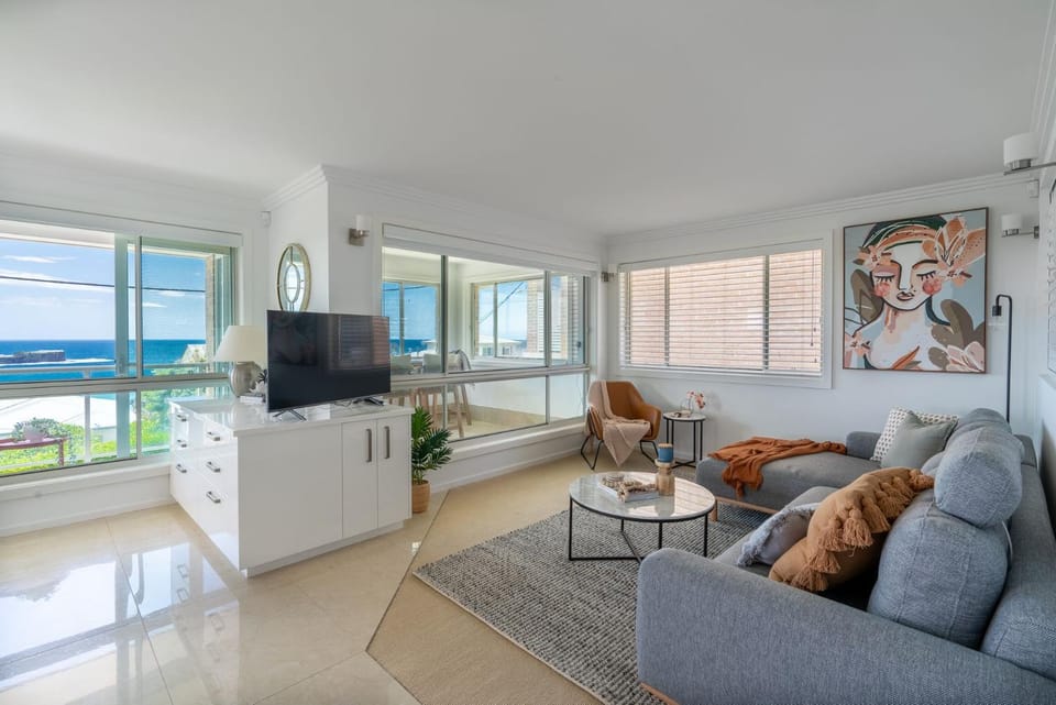 Bella Dawn - Bombo Beach Views House in Kiama