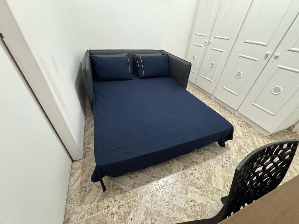 Bed, Living room