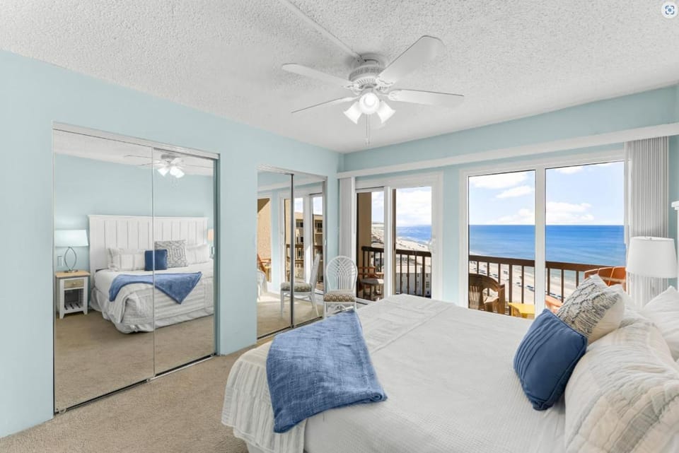 Bed, Natural landscape, Photo of the whole room, Beach, Bedroom, Sea view