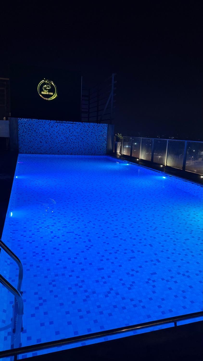Swimming pool