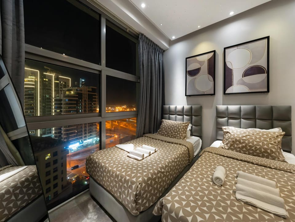 Luxurious 2BR Apt with Marina View & Private Jacuzzi Apartment in Dubai
