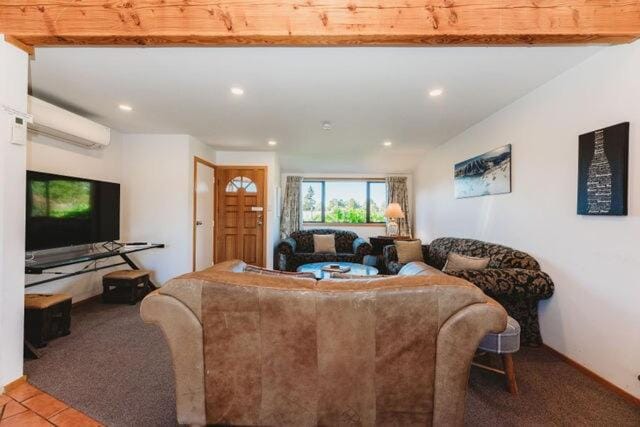 TV and multimedia, Seating area, Evening entertainment