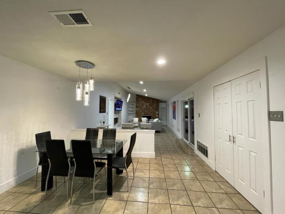 Luxury Home-Minutes from DFW & Dallas Love field House in Irving