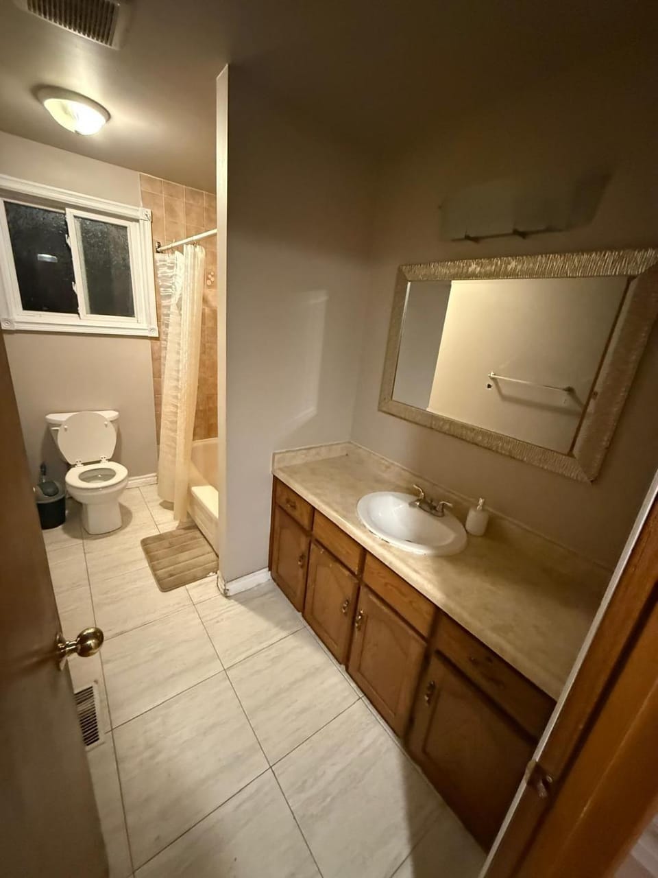 STAY AT FLAT CAD 39- Next to Airport, Transit, Park Vacation rental in Waterloo