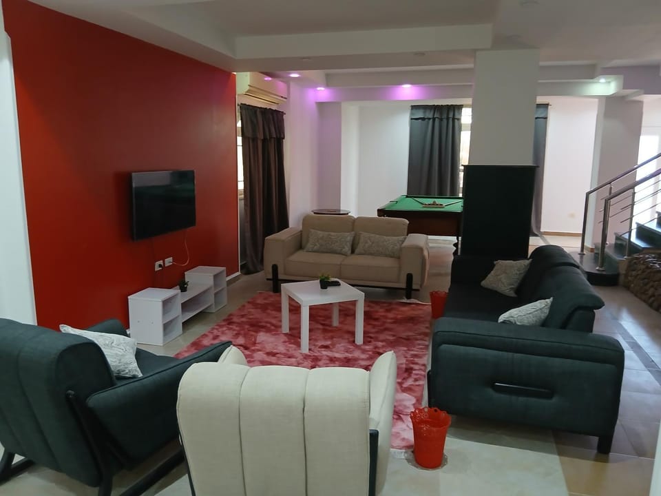 Living room, Seating area