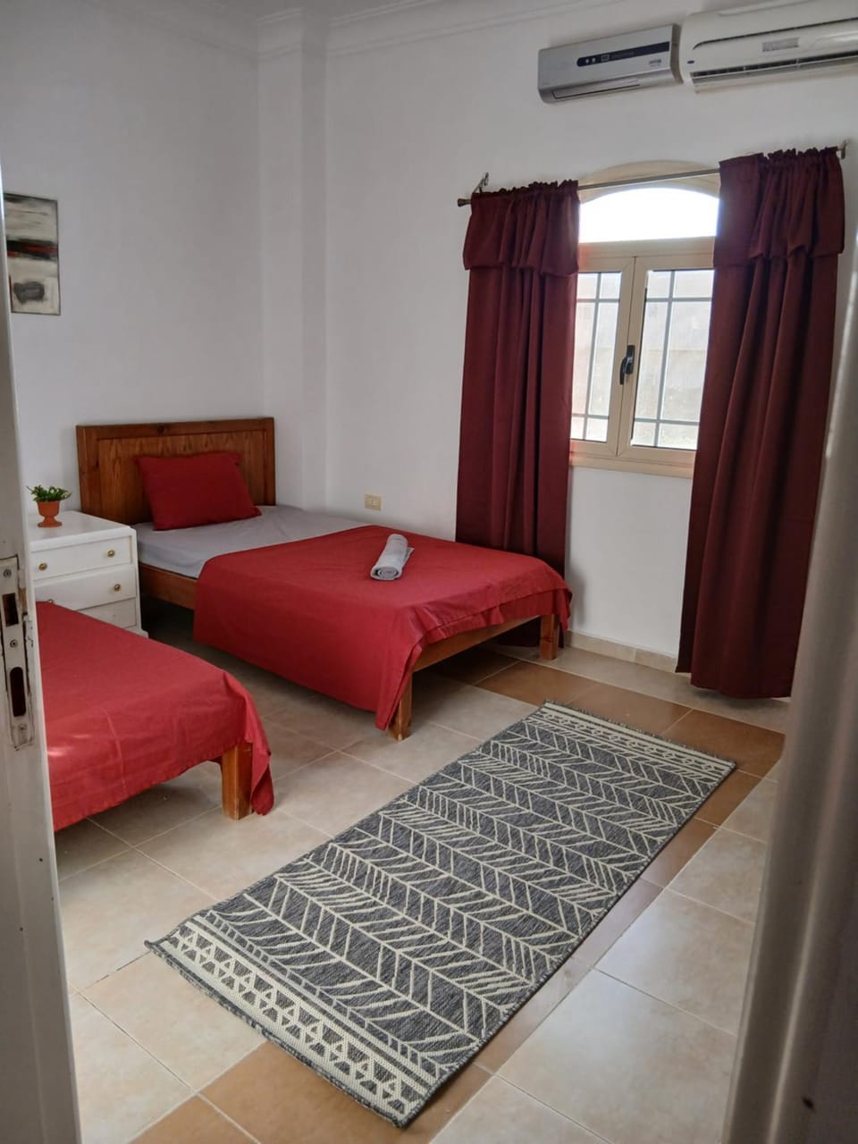 Photo of the whole room, Bedroom