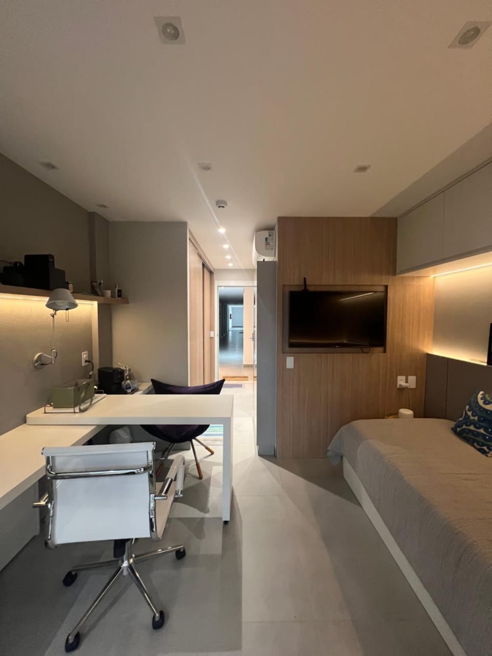 Communal lounge/ TV room, Bed, TV and multimedia, Seating area, Bedroom